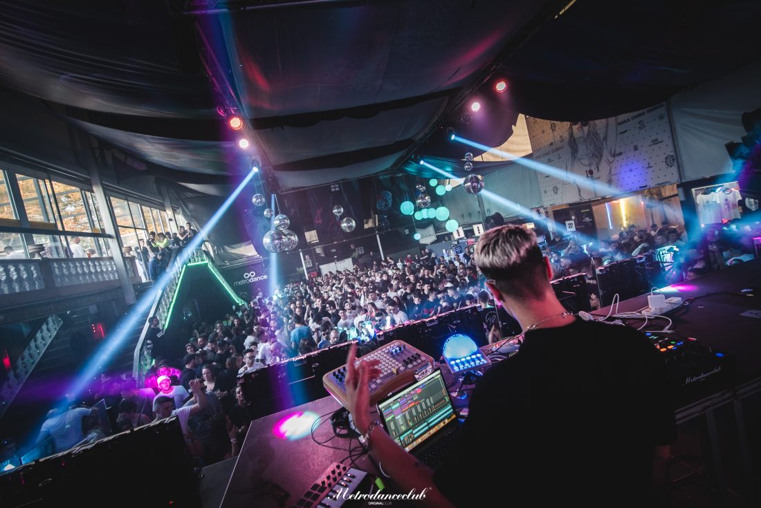 METRO DANCE CLUB PRESENTA SU ÚLTIMA FIESTA DEL VERANO FIESTA y BULLSHIT